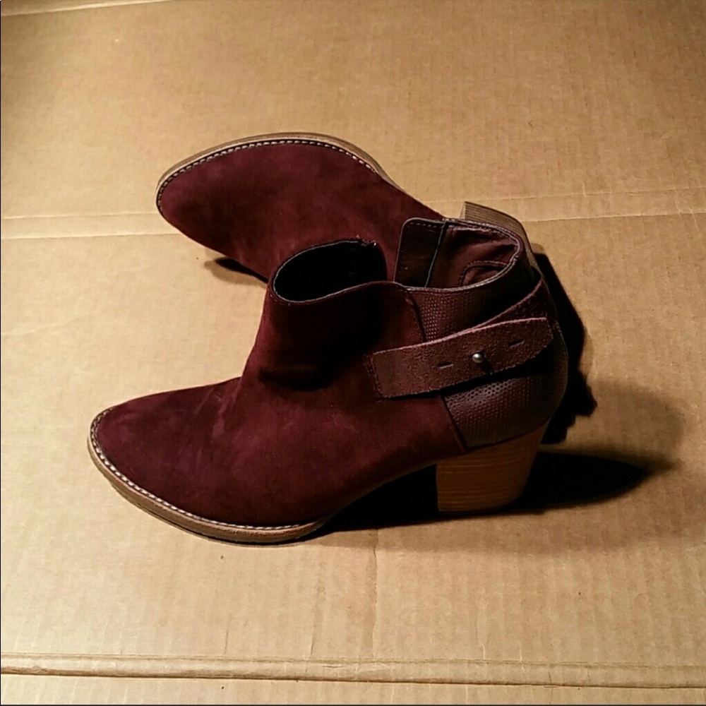 Dolce Vita Purple Ankle Boots. 7.5M